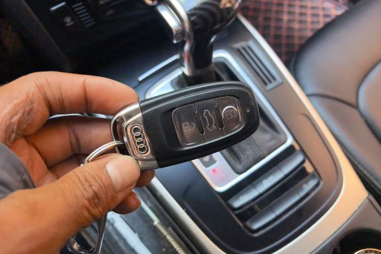 Used Audi A4L 2013 35 TFSI Automatic Standard Model Vehicle Key