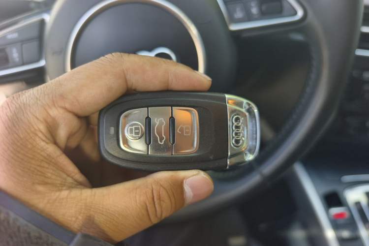 Used Audi A4L 2013 35 TFSI Automatic Standard Model Vehicle Key