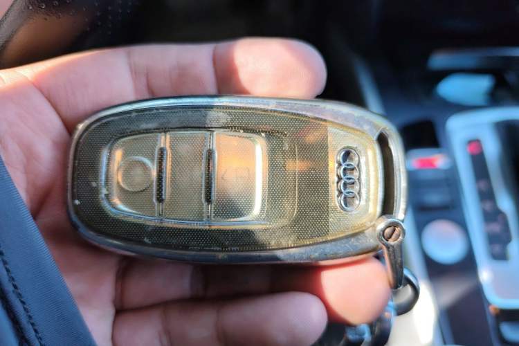 Used Audi A4L 2013 35 TFSI Automatic Standard Model Vehicle Key