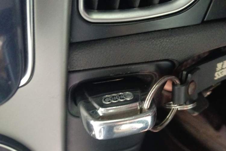 Used Audi A4L 2013 35 TFSI Automatic Standard Model Vehicle Key
