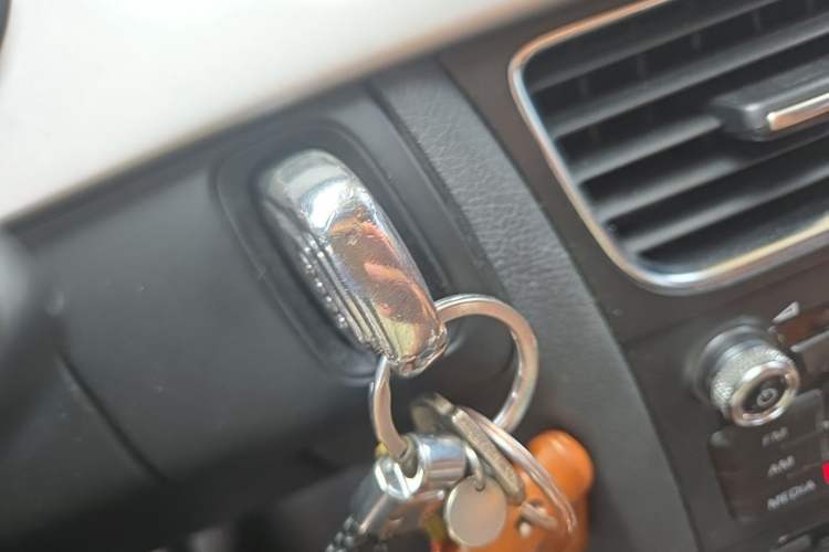 Used Audi A4L 2013 35 TFSI Automatic Standard Model Vehicle Key