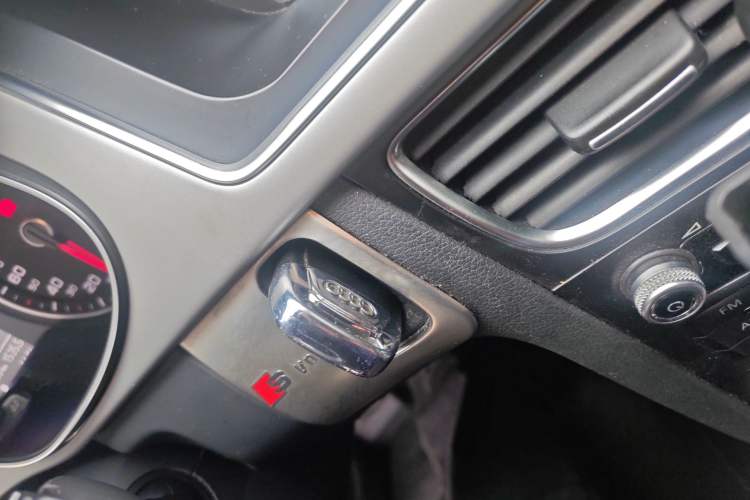 Used Audi A4L 2013 35 TFSI Automatic Standard Model Vehicle Key