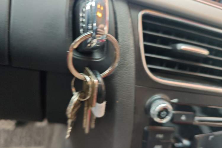 Used Audi A4L 2013 35 TFSI Automatic Standard Model Vehicle Key