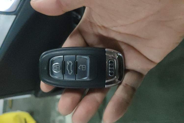 Used Audi A4L 2013 35 TFSI Automatic Standard Model Vehicle Key