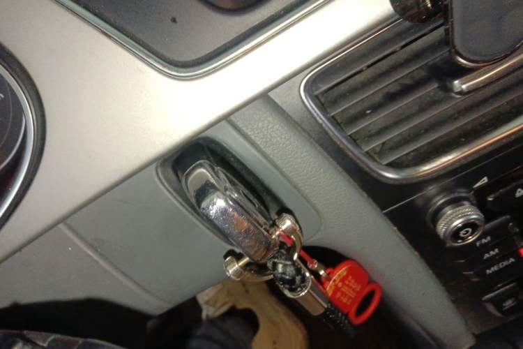Used Audi A4L 2013 35 TFSI Automatic Standard Model Vehicle Key