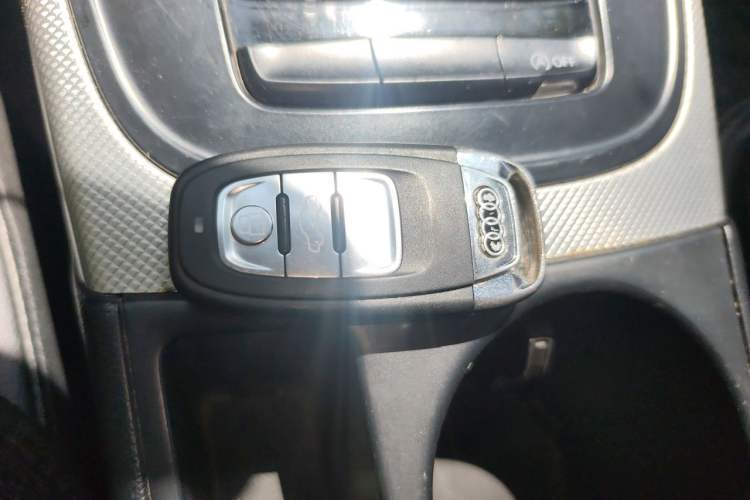 Used Audi A4L 2013 35 TFSI Automatic Standard Model Vehicle Key