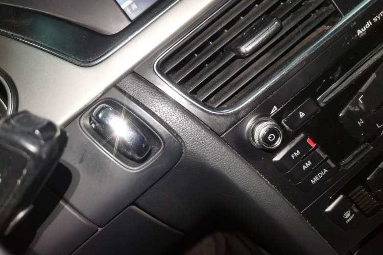 Used Audi A4L 2013 35 TFSI Automatic Standard Model Vehicle Key