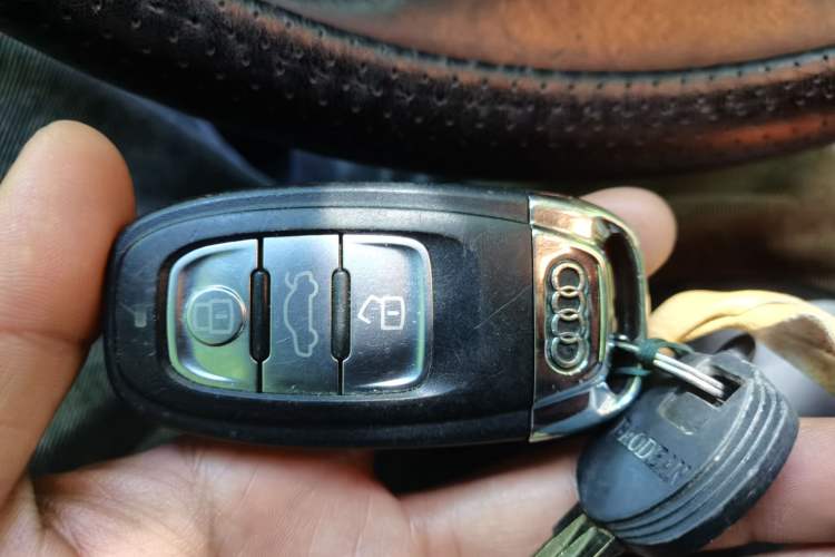 Used Audi A4L 2013 35 TFSI Automatic Standard Model Vehicle Key