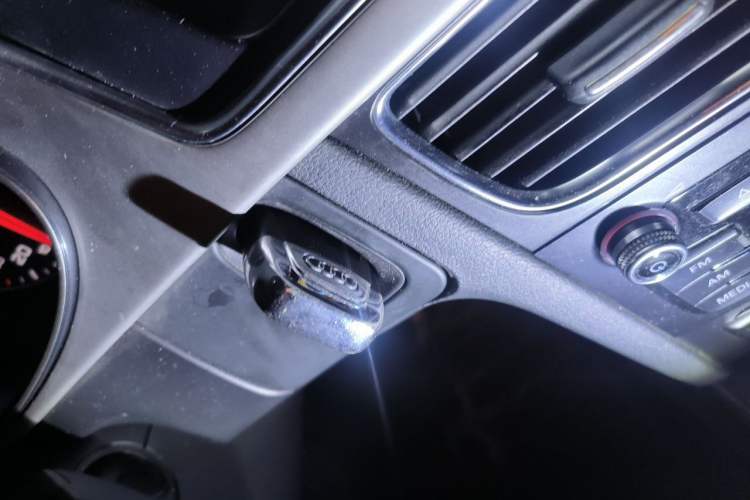 Used Audi A4L 2013 35 TFSI Automatic Comfort Model Vehicle Key