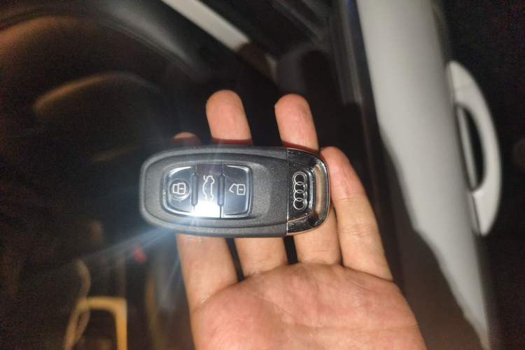 Used Audi A4L 2013 35 TFSI Automatic Standard Model Vehicle Key