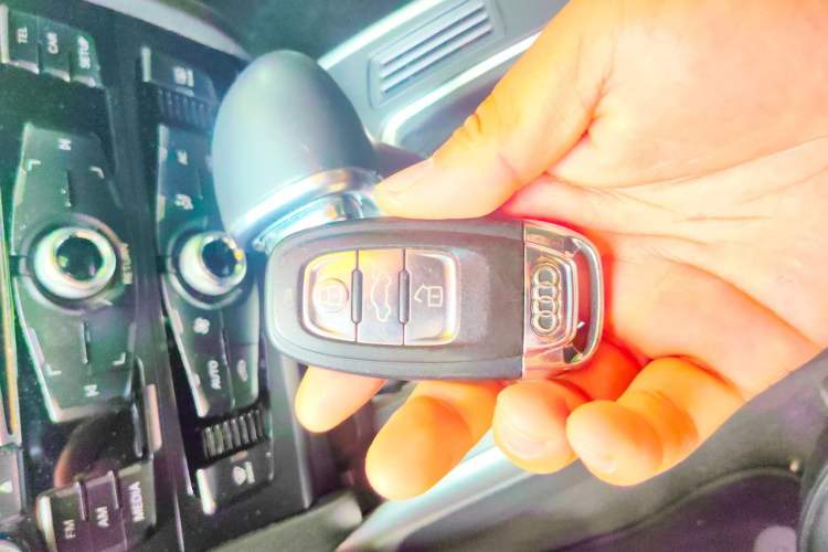 Used Audi A4L 2013 35 TFSI Automatic Standard Model Vehicle Key