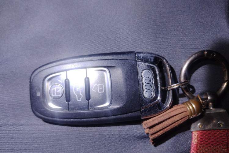 Used Audi A4L 2013 35 TFSI Automatic Standard Model Vehicle Key