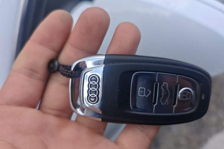 Used Audi A4L 2013 35 TFSI Automatic Standard Model Vehicle Key