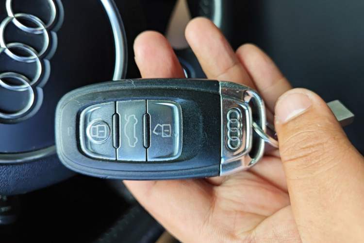 Used Audi A4L 2013 35 TFSI Automatic Standard Model Vehicle Key