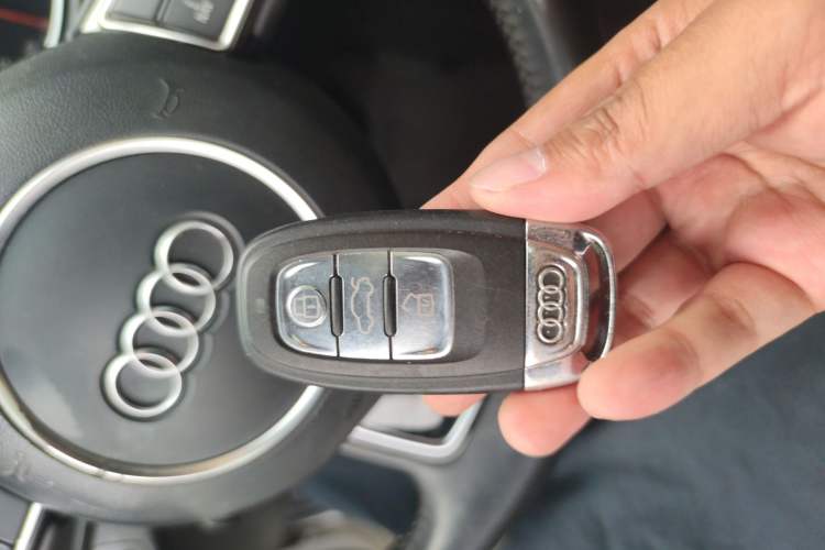 Used Audi A4L 2013 35 TFSI Automatic Standard Model Vehicle Key
