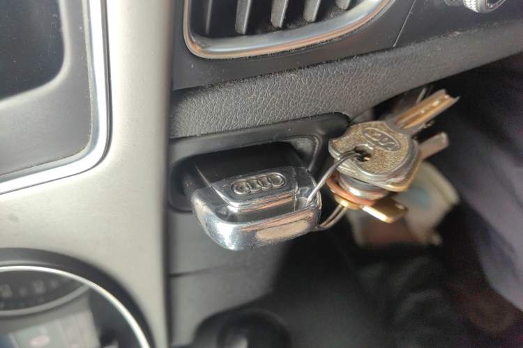 Used Audi A4L 2013 35 TFSI Automatic Standard Model Vehicle Key