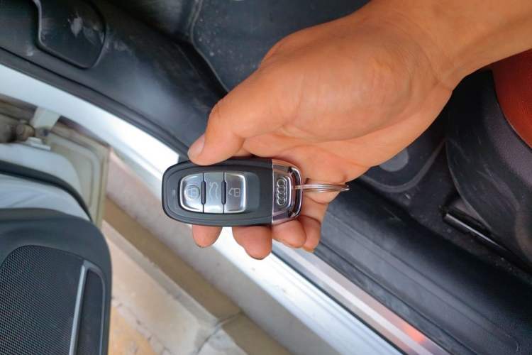 Used Audi A4L 2013 35 TFSI Automatic Standard Model Vehicle Key