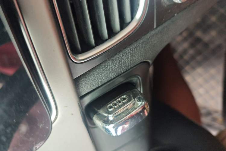 Used Audi A4L 2013 35 TFSI Automatic Standard Model Vehicle Key