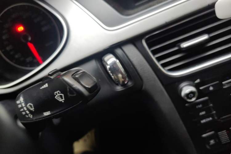 Used Audi A4L 2013 35 TFSI Automatic Standard Model Vehicle Key