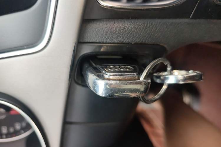 Used Audi A4L 2013 35 TFSI Automatic Standard Model Vehicle Key
