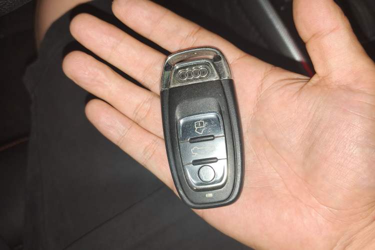 Used Audi A4L 2013 35 TFSI Automatic Standard Model Vehicle Key