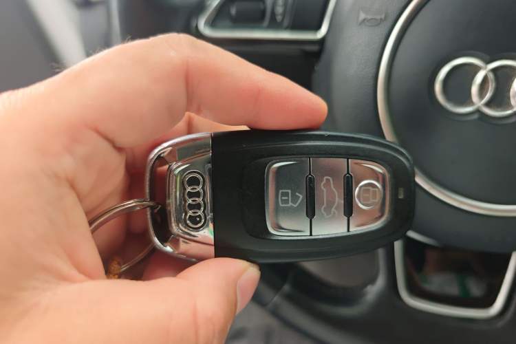 Used Audi A4L 2013 35 TFSI Automatic Standard Model Vehicle Key