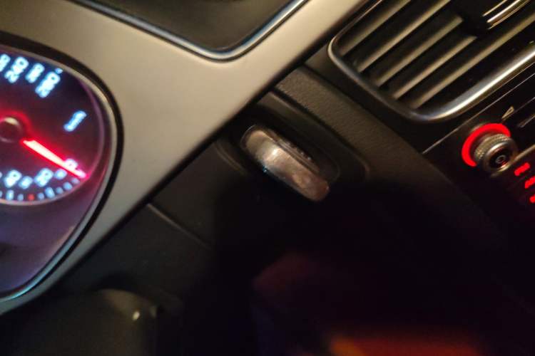Used Audi A4L 2013 35 TFSI Automatic Standard Model Vehicle Key