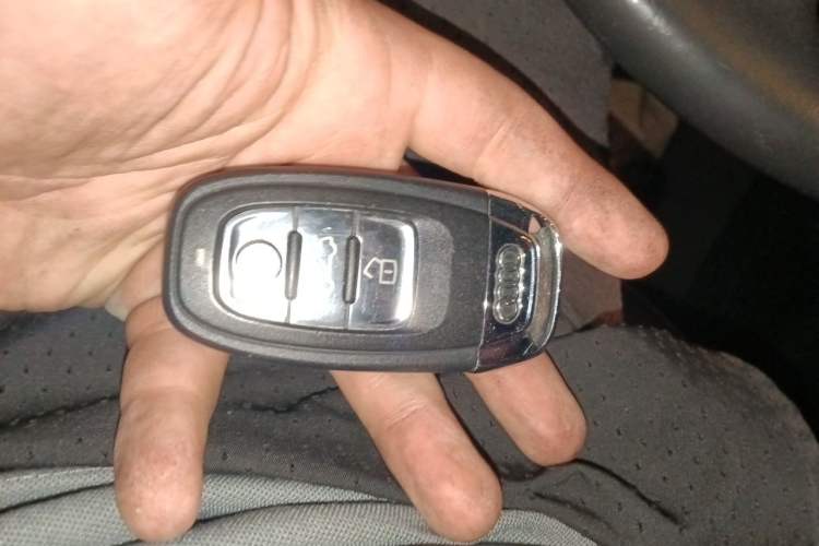 Used Audi A4L 2013 35 TFSI Automatic Standard Model Vehicle Key