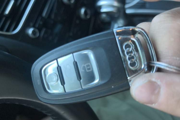 Used Audi A4L 2013 35 TFSI Automatic Standard Model Vehicle Key