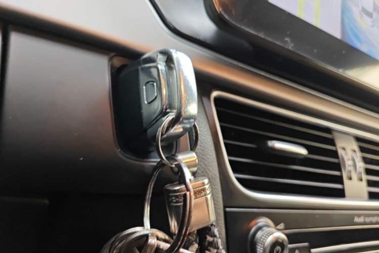 Used Audi A4L 2013 35 TFSI Automatic Comfort Model Vehicle Key