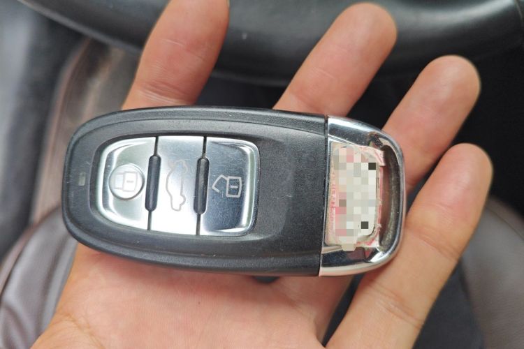 Used Audi A4L 2013 35 TFSI Automatic Standard Model Vehicle Key