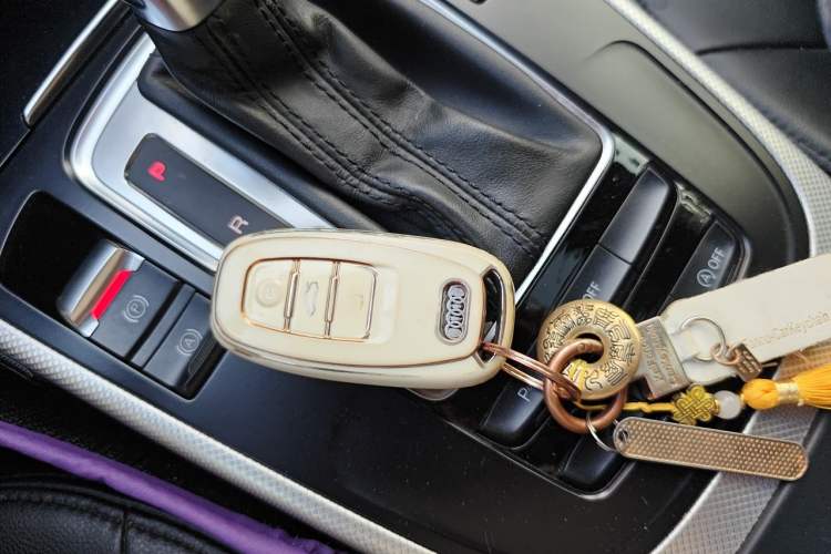 Used Audi A4L 2013 35 TFSI Automatic Standard Model Vehicle Key