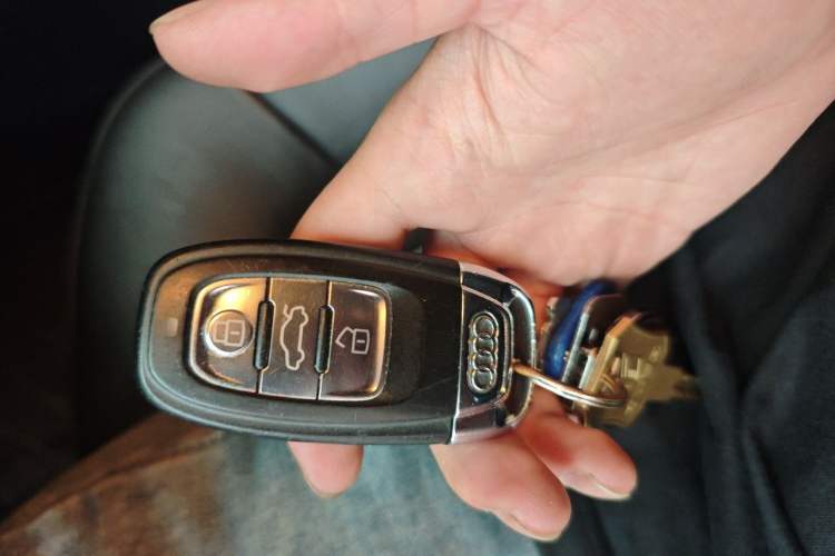 Used Audi A4L 2013 35 TFSI Automatic Comfort Model Vehicle Key