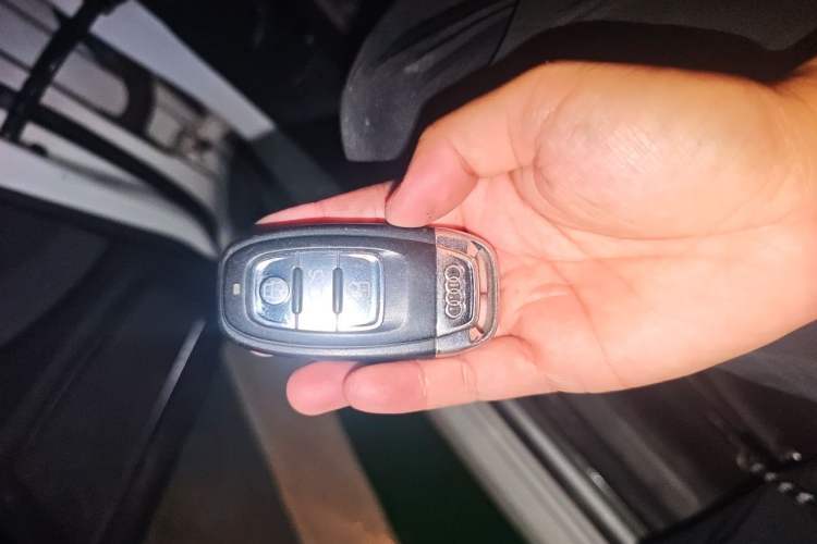 Used Audi A4L 2013 35 TFSI Automatic Standard Model Vehicle Key