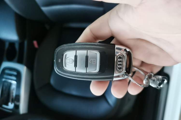 Used Audi A4L 2013 35 TFSI Automatic Standard Model Vehicle Key