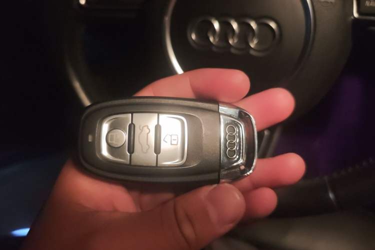 Used Audi A4L 2013 35 TFSI Automatic Standard Model Vehicle Key