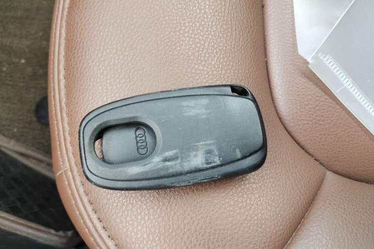 Used Audi A4L 2013 35 TFSI Automatic Standard Model Vehicle Key