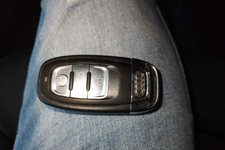 Used Audi A4L 2013 40 TFSI quattro Individual Sport Edition Vehicle Key