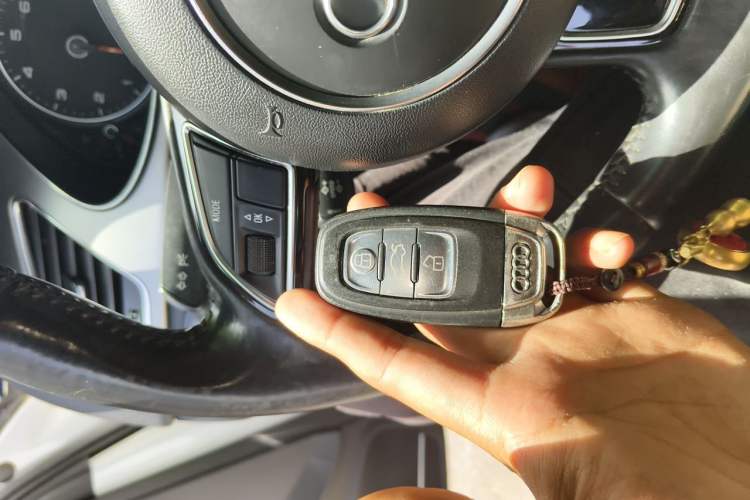 Used Audi A4L 2013 35 TFSI Automatic Standard Model Vehicle Key
