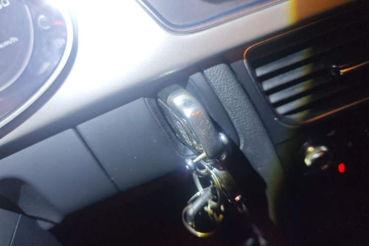 Used Audi A4L 2013 35 TFSI Automatic Standard Model Vehicle Key
