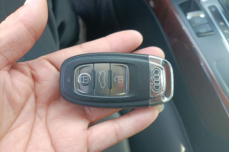 Used Audi A4L 2013 35 TFSI Automatic Standard Model Vehicle Key