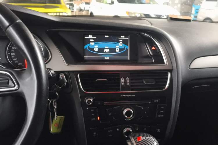 Used Audi A4L 2013 35 TFSI Automatic Standard Model Audio And AC Panel