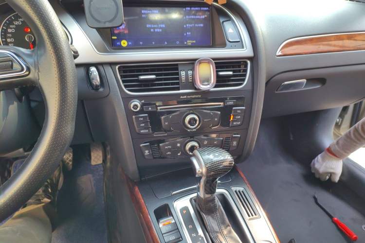 Used Audi A4L 2013 35 TFSI Automatic Standard Model Audio And AC Panel