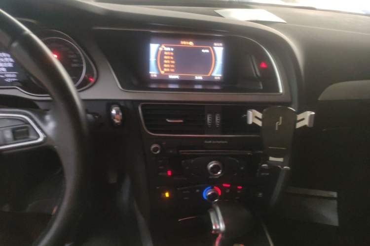 Used Audi A4L 2013 35 TFSI Automatic Standard Model Audio And AC Panel