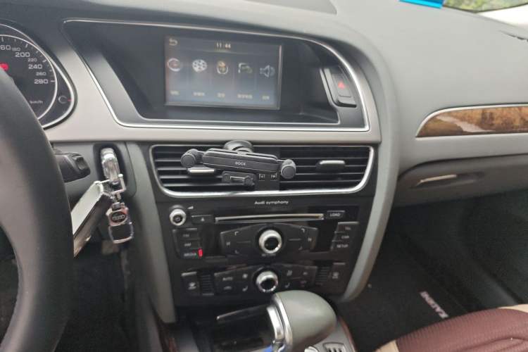 Used Audi A4L 2013 35 TFSI Automatic Comfort Model Audio And AC Panel