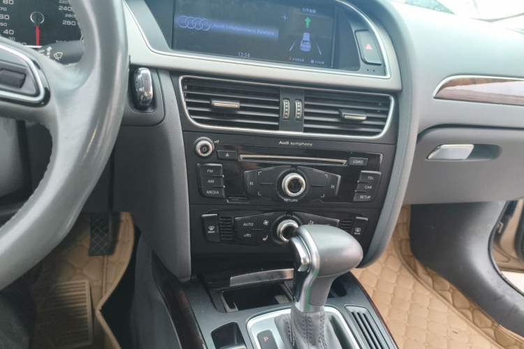 Used Audi A4L 2013 35 TFSI Automatic Comfort Model Audio And AC Panel
