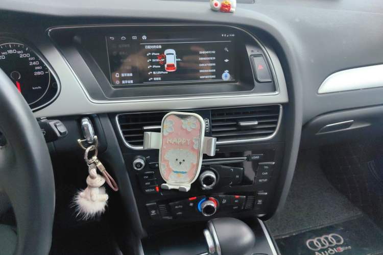 Used Audi A4L 2013 35 TFSI Automatic Standard Model Audio And AC Panel