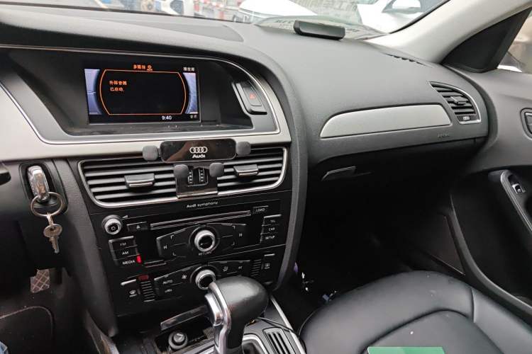 Used Audi A4L 2013 35 TFSI Automatic Standard Model Audio And AC Panel