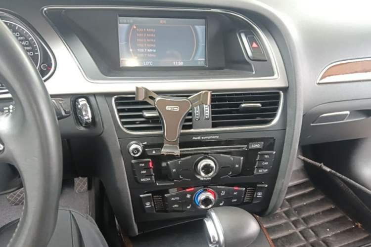 Used Audi A4L 2013 35 TFSI Automatic Comfort Model Audio And AC Panel
