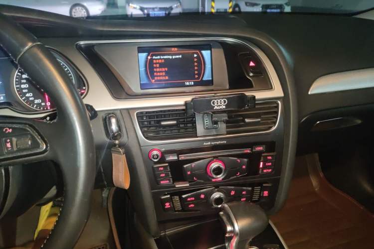 Used Audi A4L 2013 35 TFSI Automatic Standard Model Audio And AC Panel